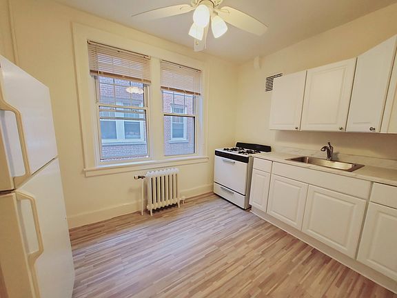 2nd image of 639 Summer St #Q