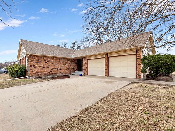 2nd image of 2125 N Ridgewood St