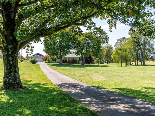 1575 Scotts Ferry Rd E, Versailles, KY 40383