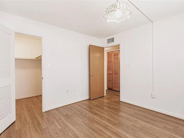 4158 Tamiami Trl #S6 — Photo 21