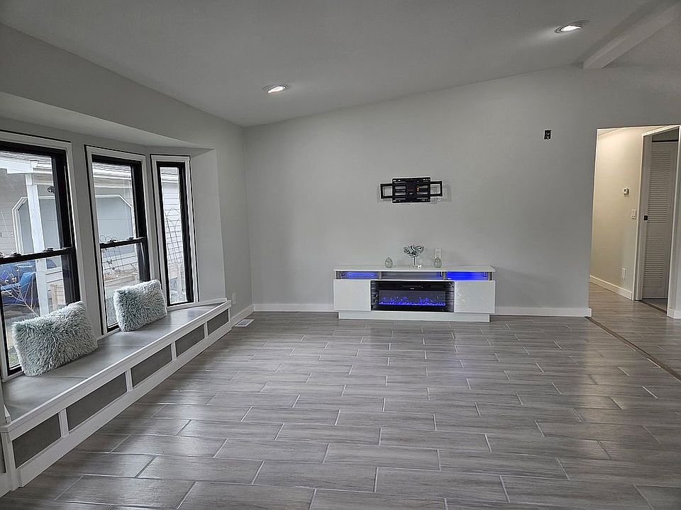 1st image of 213 Northshore Rd