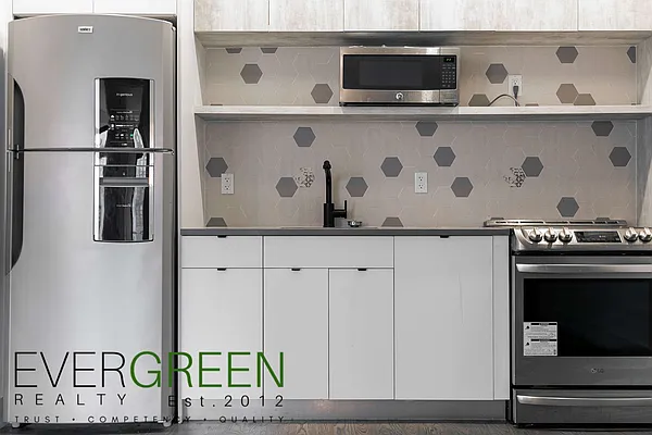 Rented by Evergreen Apartments BK | media 17