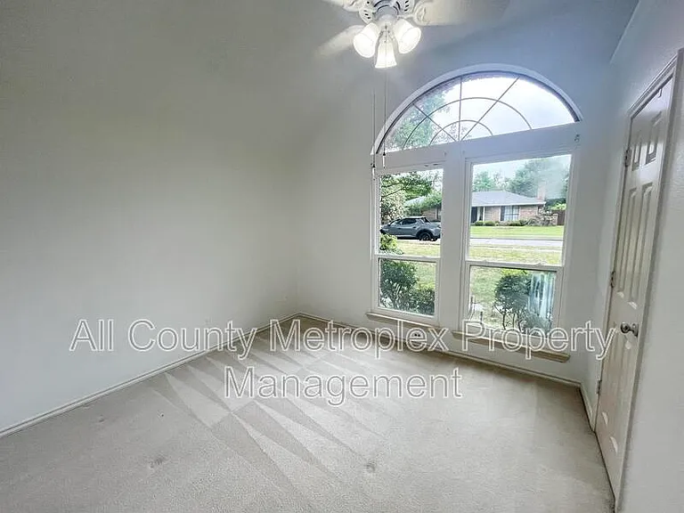 1404 Stoneboro Ln — Photo 11