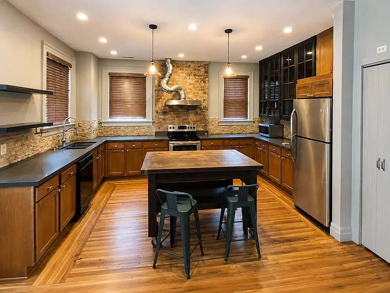 3901 Reading Rd #4 — Photo 2