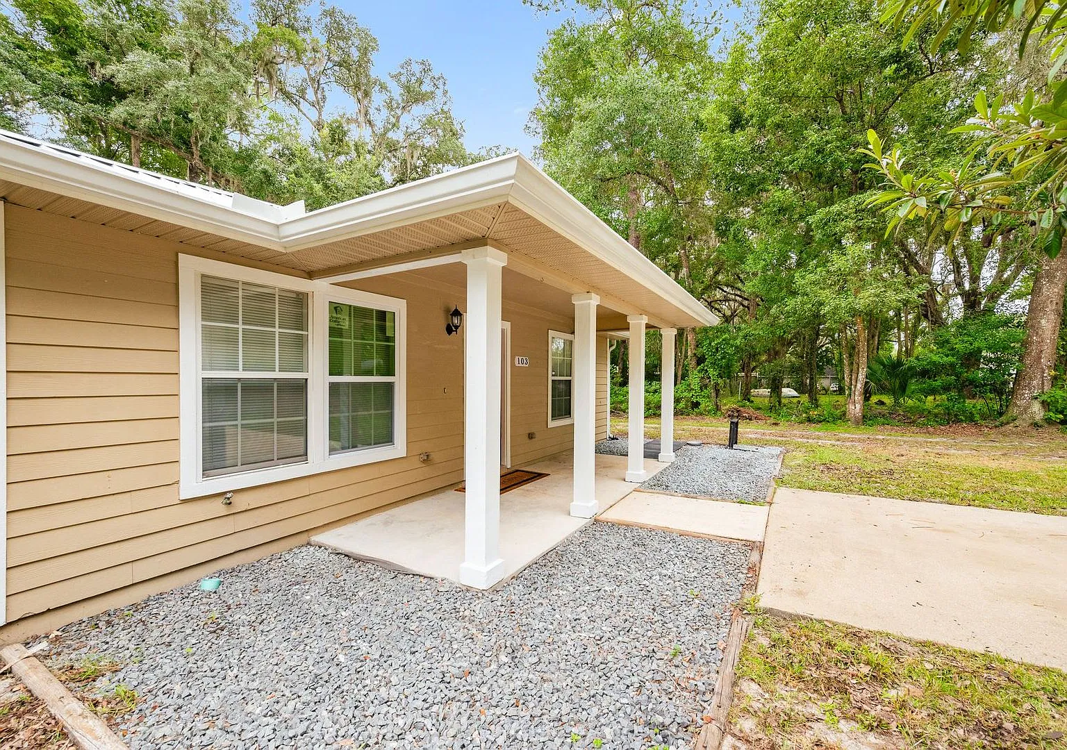 Freshly Updated Gainesville Home 103 NE 18th Terrace — Photo 3