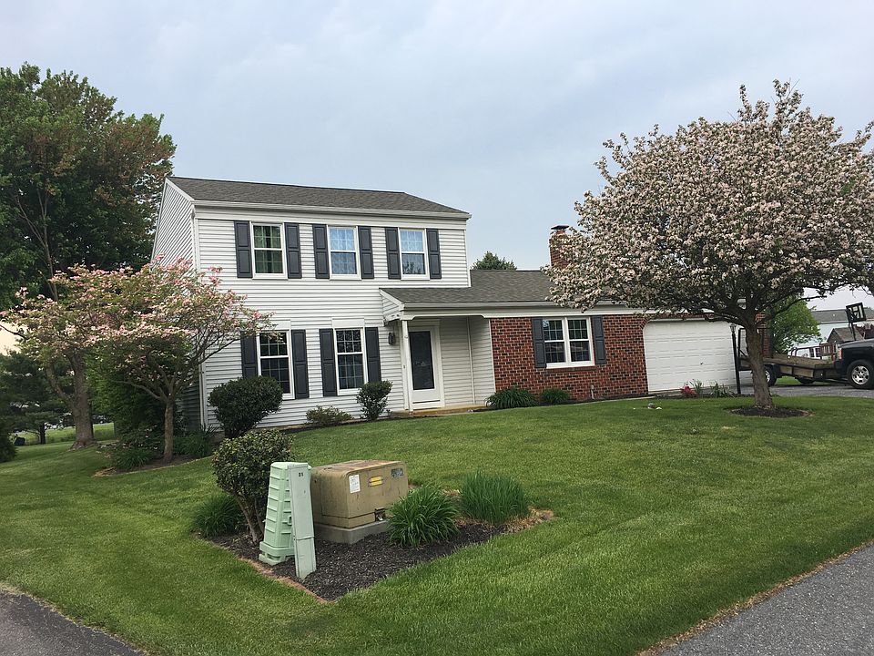 2nd image of 11 Candlewyck Ct