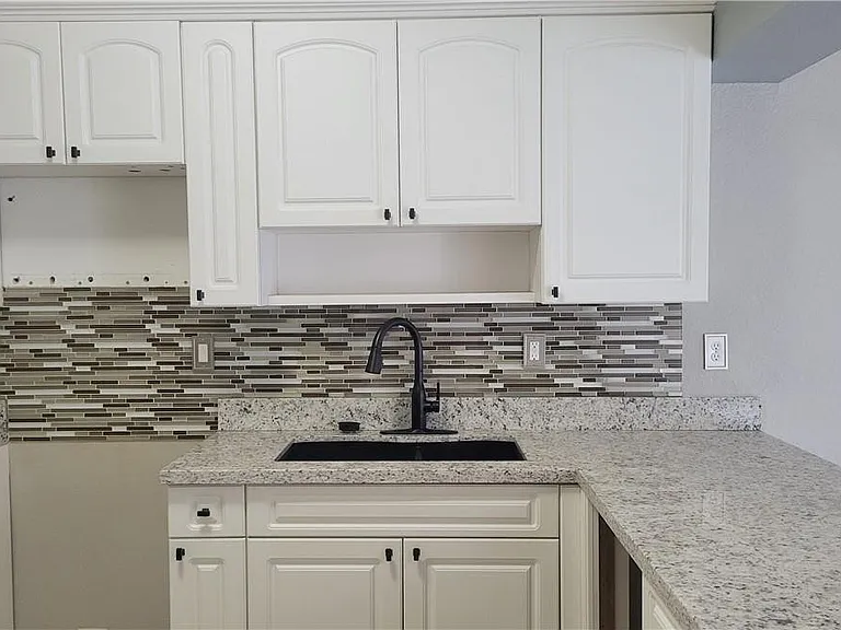 4948 SW 136th Ave — Photo 10