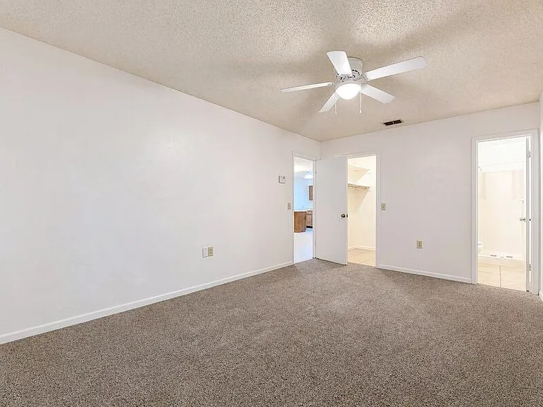 1029 Jacks St — Photo 9