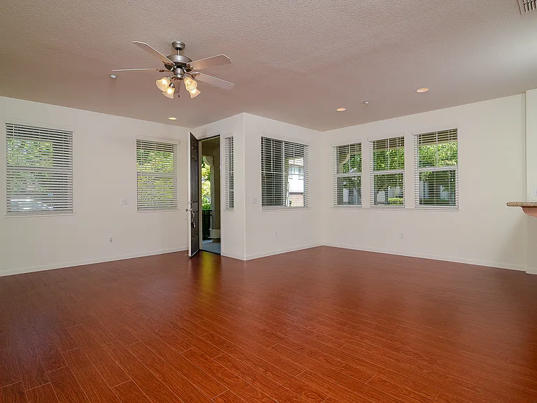 2300 Las Palomas Loop — Photo 6