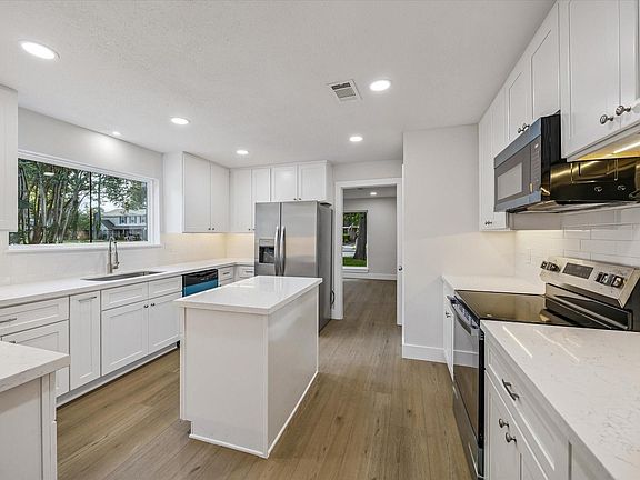 4th image of 11947 Fawnview Dr
