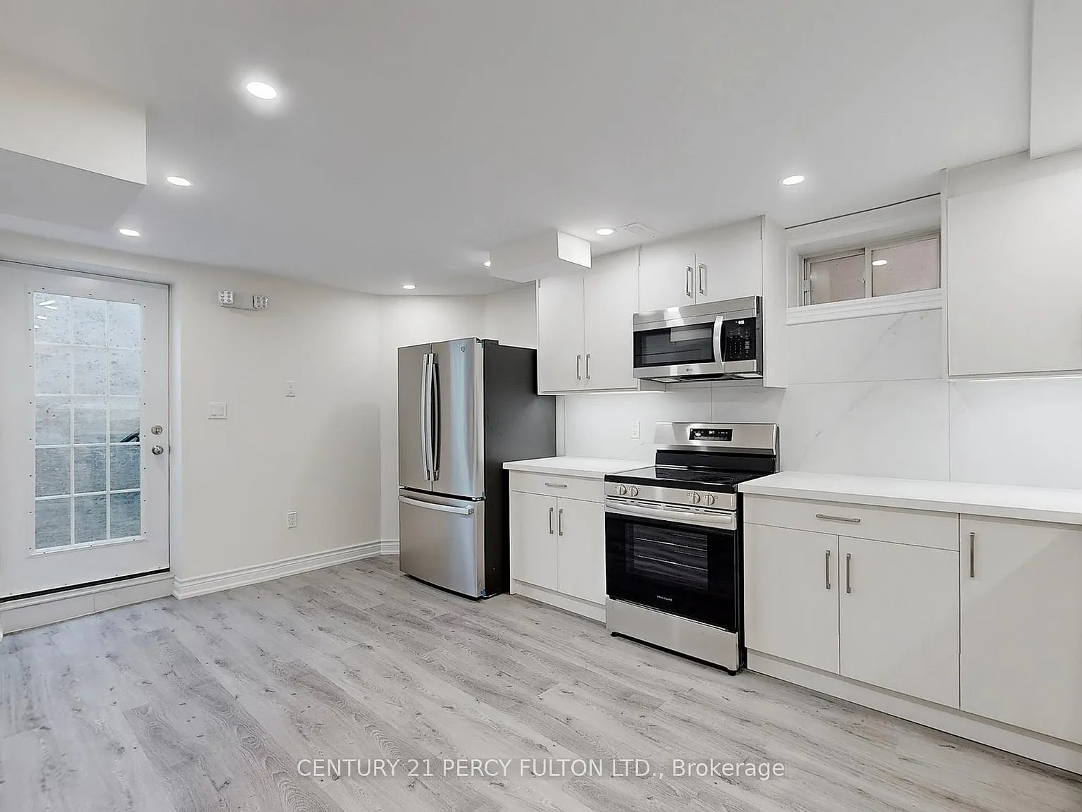 3 bed, $2,400 — Photo 3