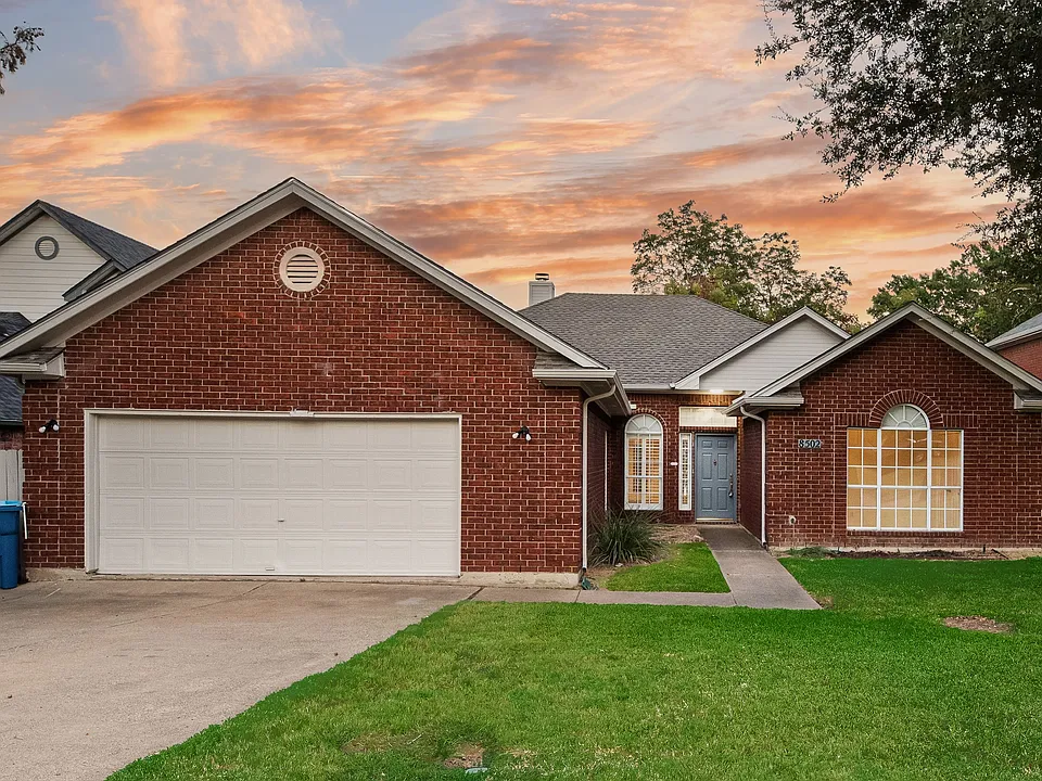 8502 Columbia Dr