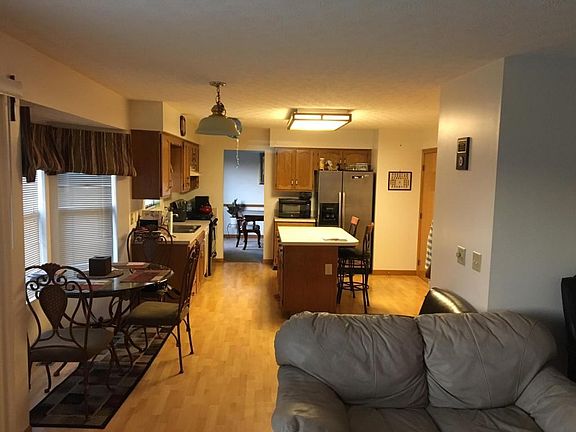 4th image of 869 Falkirk Ct