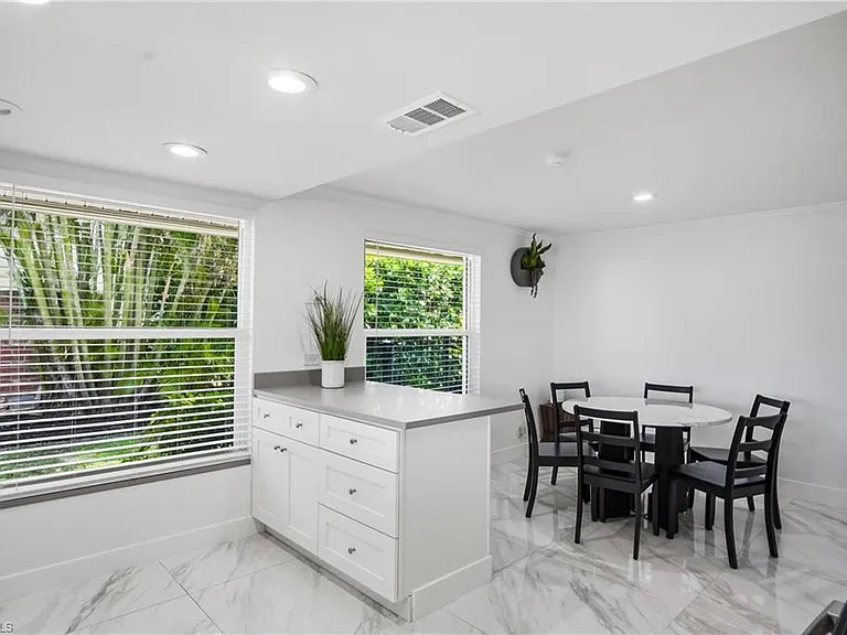 455 Bayside Ave — Photo 4