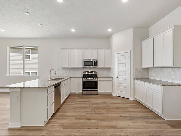 3rd image of 1453 Lake Ridge Dr