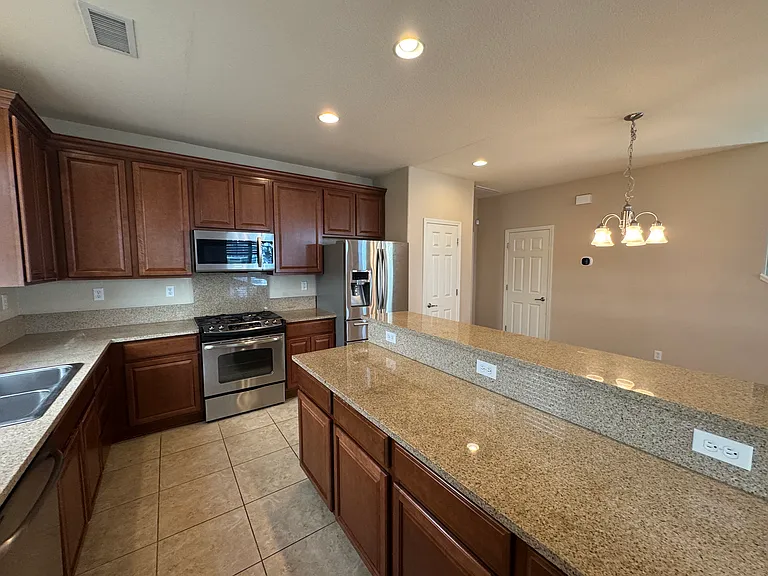2120 Virginia Lake Way — Photo 4