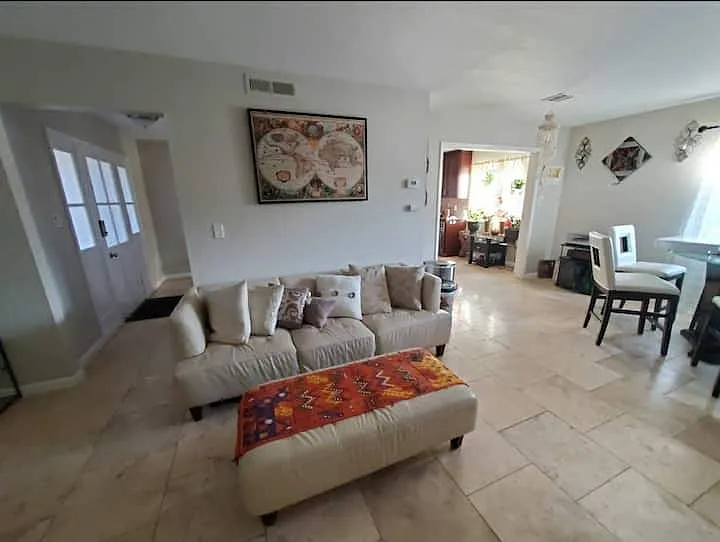 La Riviera Dr — Photo 14