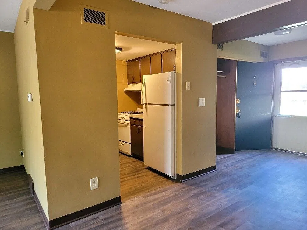 2 bed, 950 sqft, $850 — Photo 2