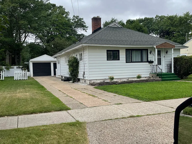 1010 S Maple St — Photo 2