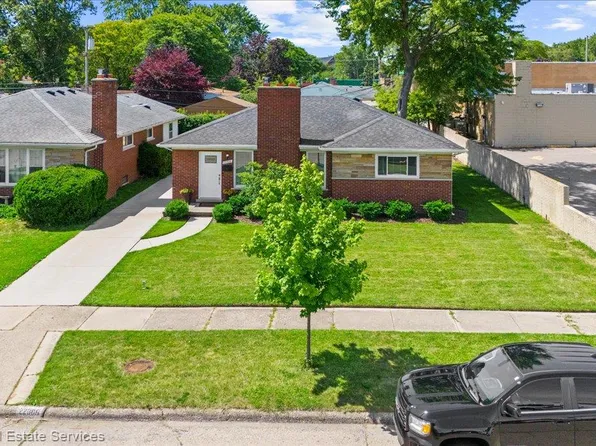 22306 Rosedale St, Saint Clair Shores, MI 48080
