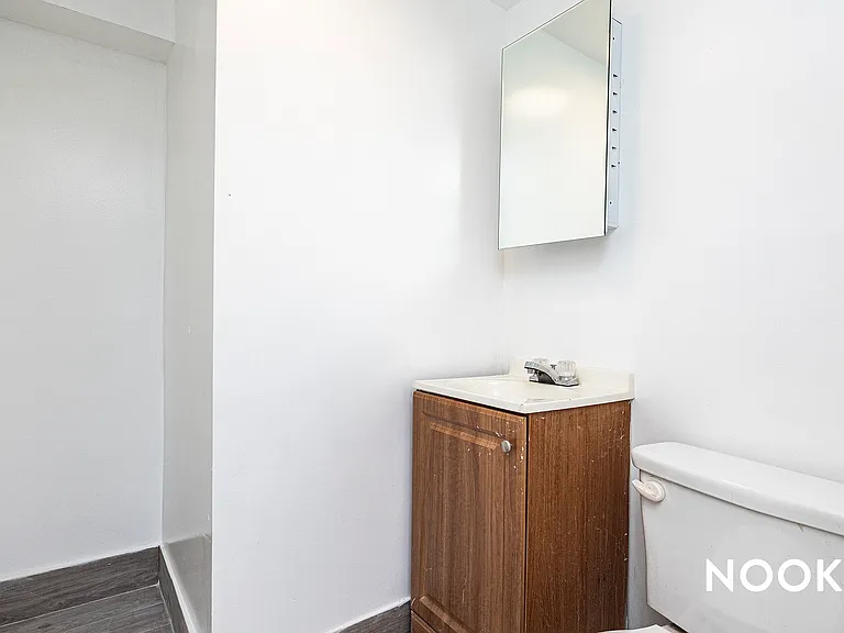 1869 Greene Ave #1A — Photo 28