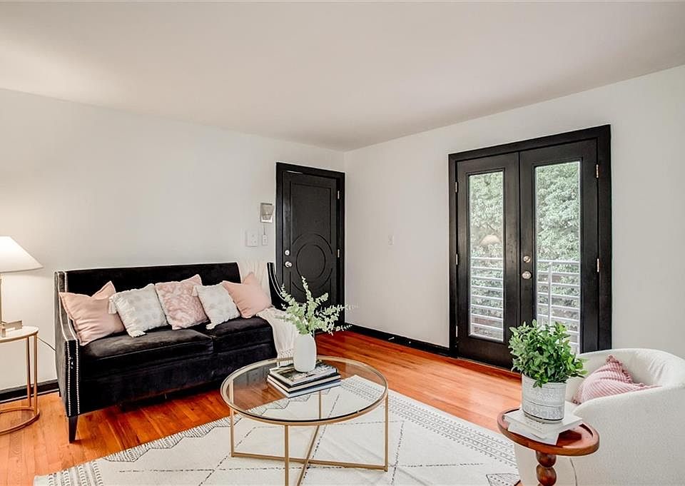 1st image of 4540 Broadway St APT 3S