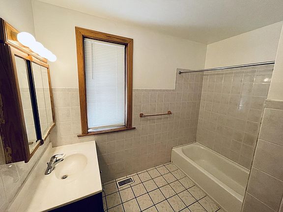 5th image of 4925 S Keeler Ave #1