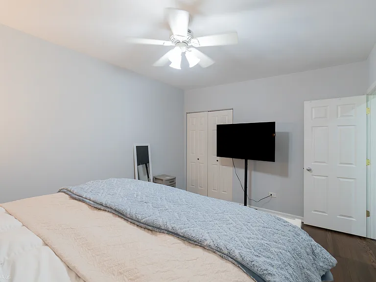 2035 W Fargo Ave #2 — Photo 9