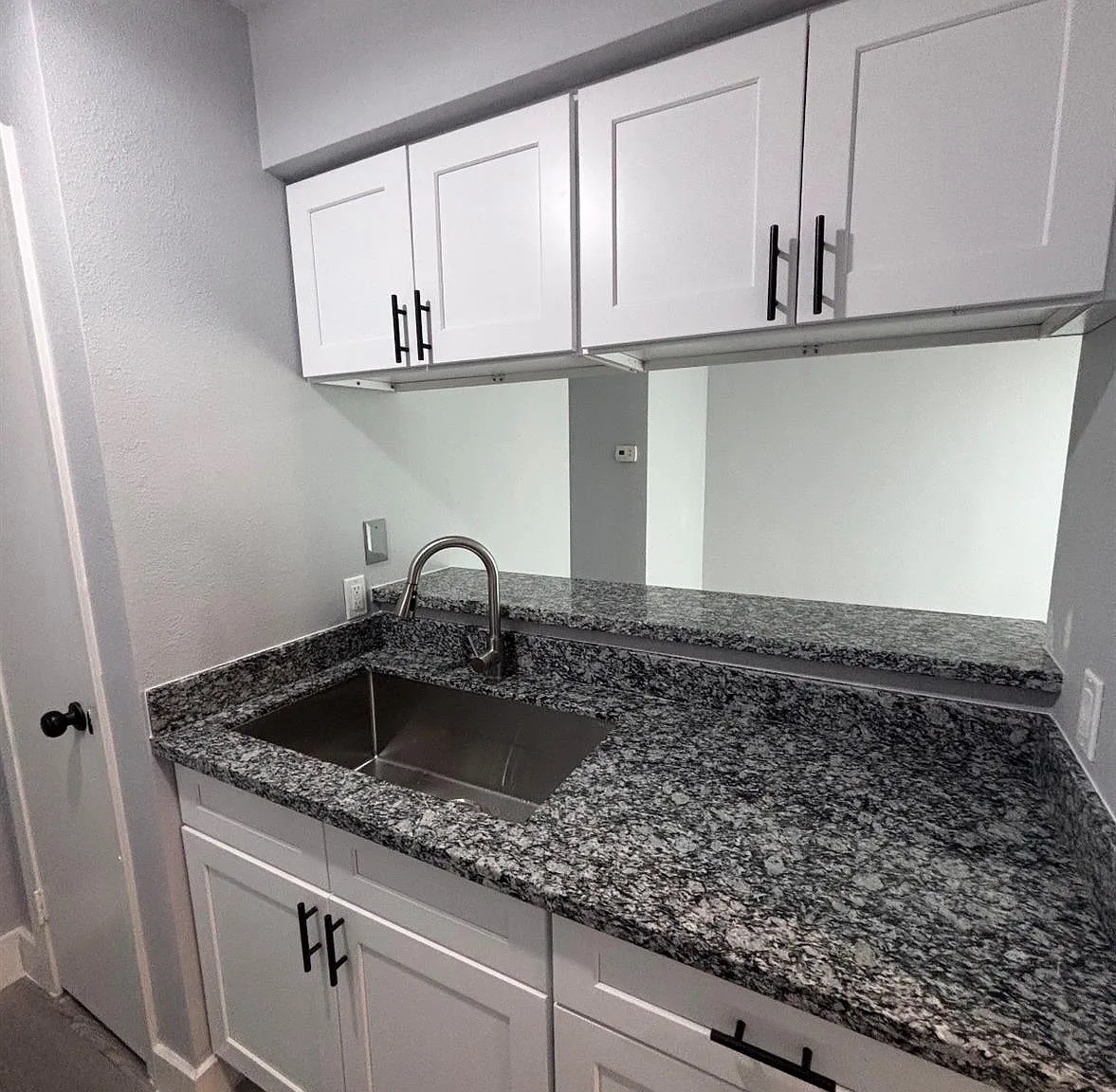 2 bed, 1.0 bath, 750 sqft, $1,300 — Photo 4