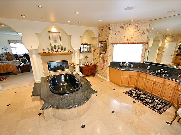 Fabulous bathing quarters