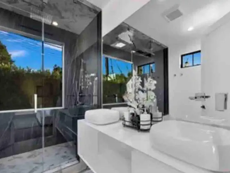 8702 Dorrington Ave — Photo 12