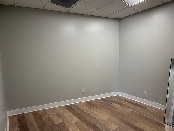 3rd image of 900 12th St #9