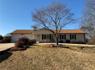 104 Stone Ct, King, NC 27021