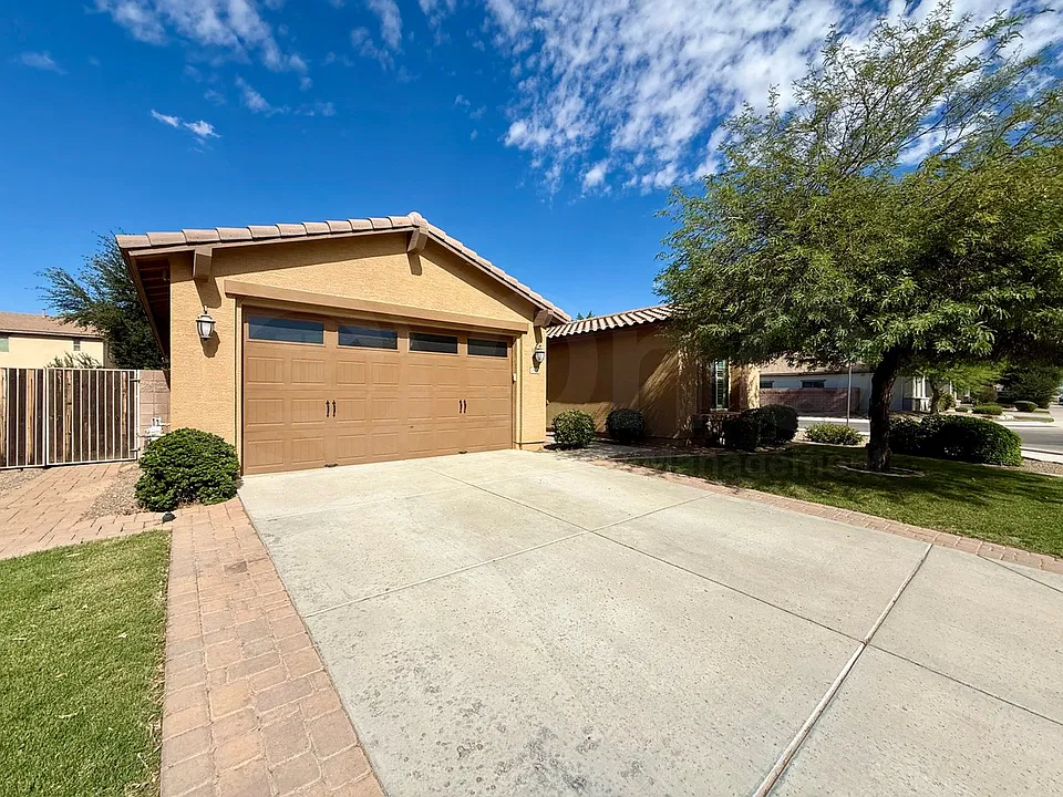 2678 E Ficus Way