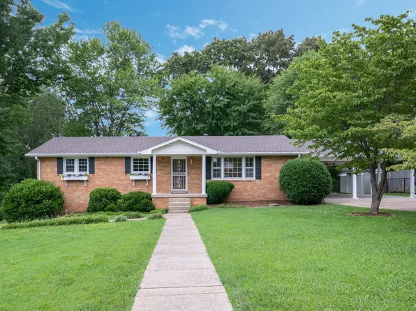 305 E Overhill Dr, Dickson, TN 37055