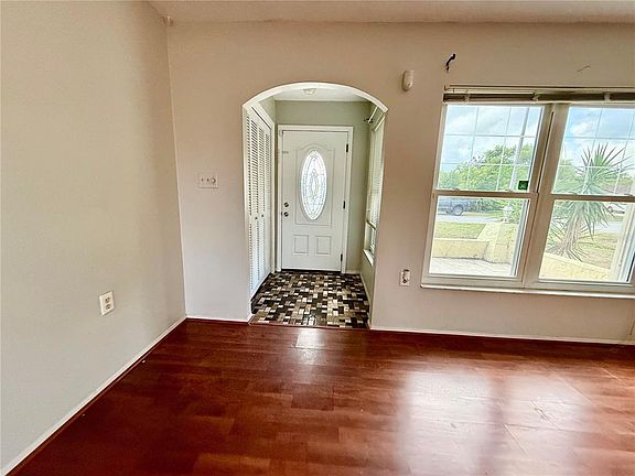 3rd image of 7607 Vienna Ln