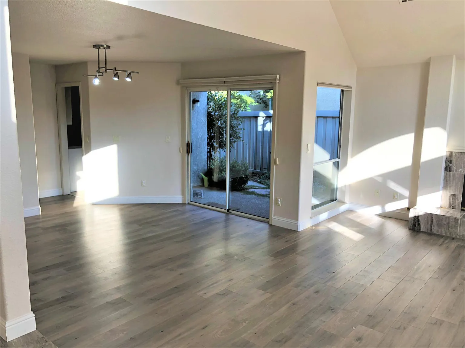 1 Southcrest Ct photo 1