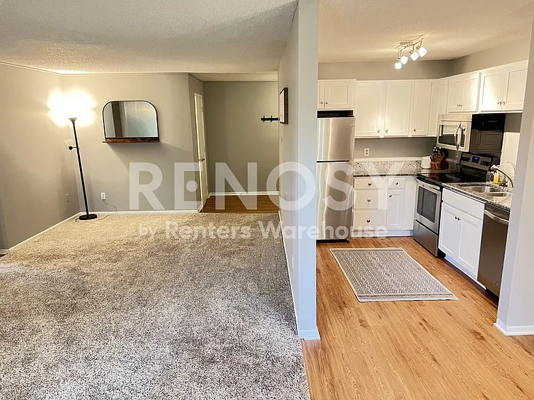 1304 W Medicine Lake Dr #118 — Photo 7