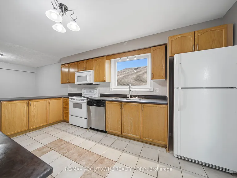 146 Bankside Dr N #UPPER — Photo 9