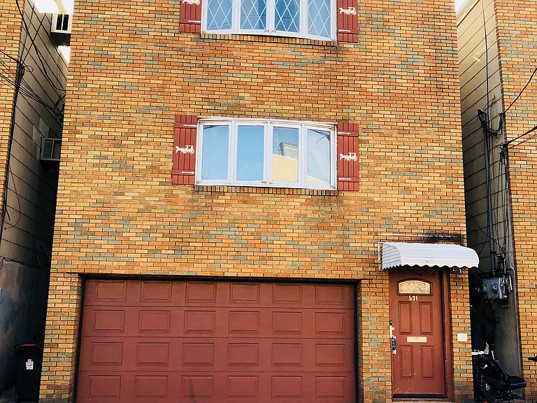 531 68th St #2 — Photo 3