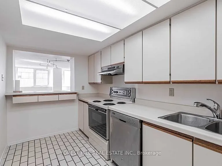 360 Bloor St E #910 — Photo 9