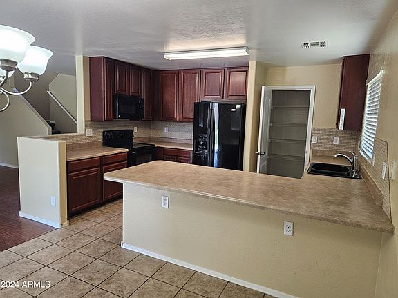 4th image of 563 E Dragon Springs Drive