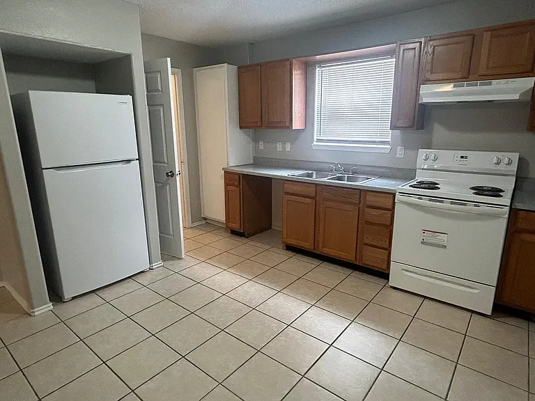 2316 W Elisa Ln #8 — Photo 3