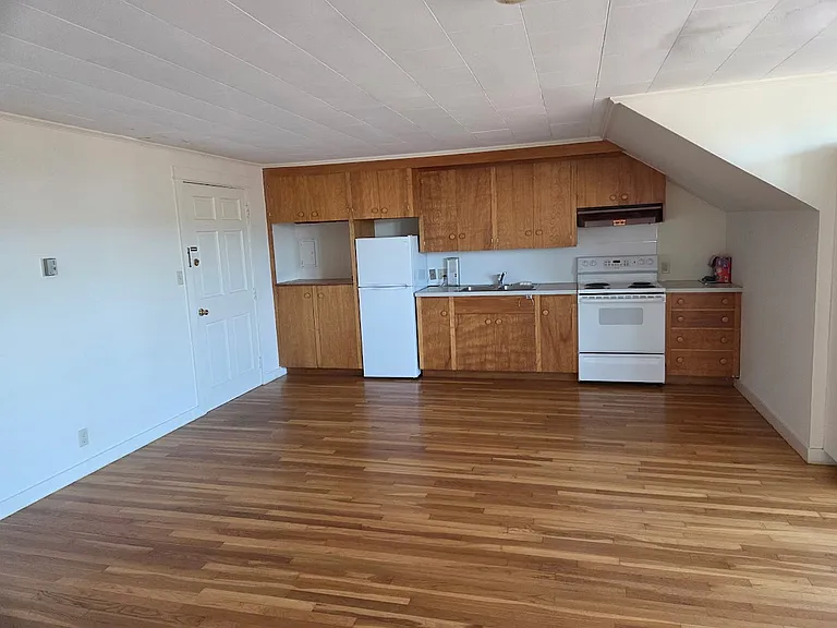 17 Elm St #402 — Photo 3