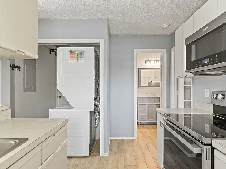 221 Marion Dr #D-201 — Photo 4