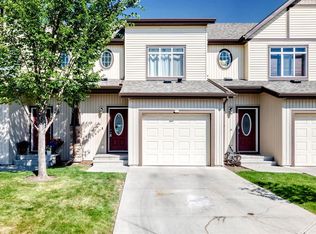 337 W Copperpond Lndg SE, Calgary, AB T2Z1G6