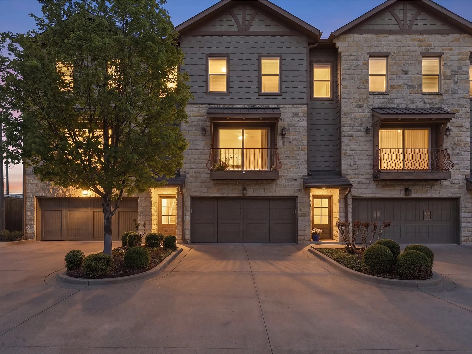 3 bed, 3.5 bath, 2630 sqft, $2,495 — Photo 2