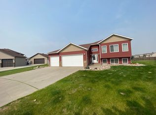 3530 8th St W, West Fargo, ND 58078