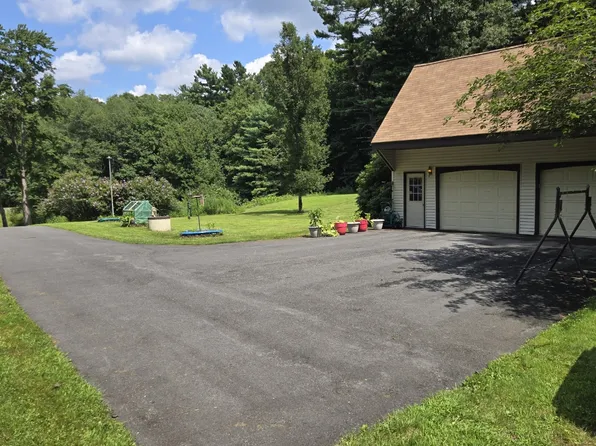 56 Hartford Ave W #1, Mendon, MA 01756