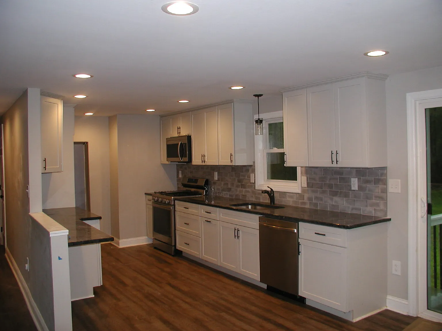 3 bed, 2.0 bath, 1248 sqft, $2,775 — Photo 3